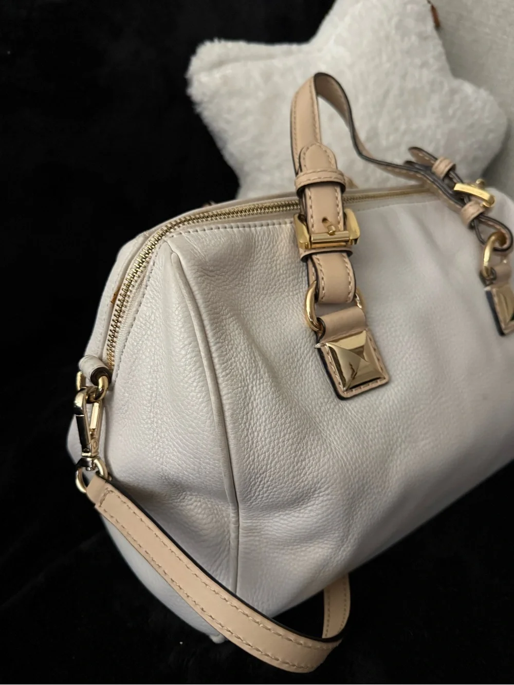 Michael Kors Cream Leather Shoulder Bag with Gold Hardware